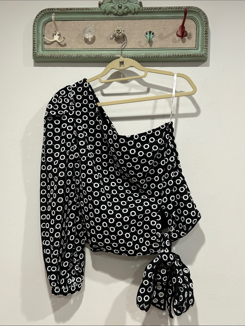 For Love & Lemons Black/ White One-Shoulder Tie-Waist eyelet Blouse medium new